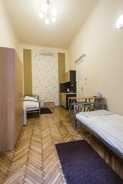 Riverside City Budapest Rum bild