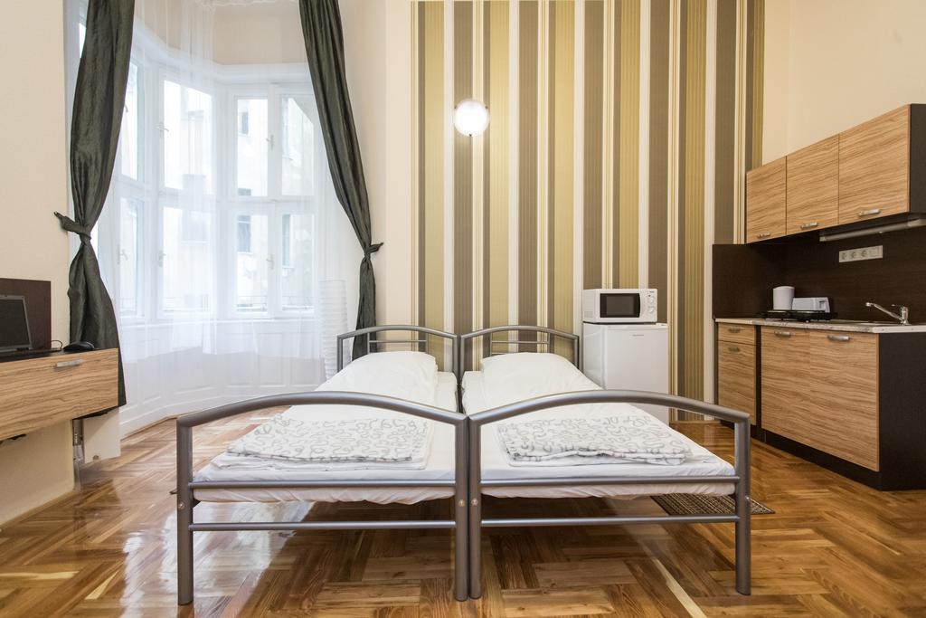 Riverside City Budapest Rum bild